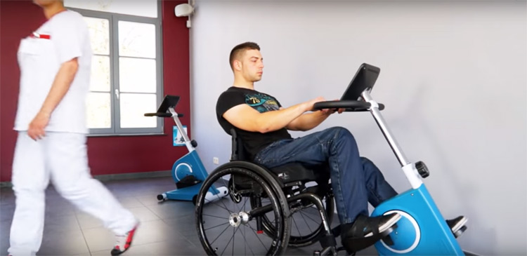 Utilisation du Medbike, personne à mobilité réduite Utilisation du Medbike, personne à mobilité réduite